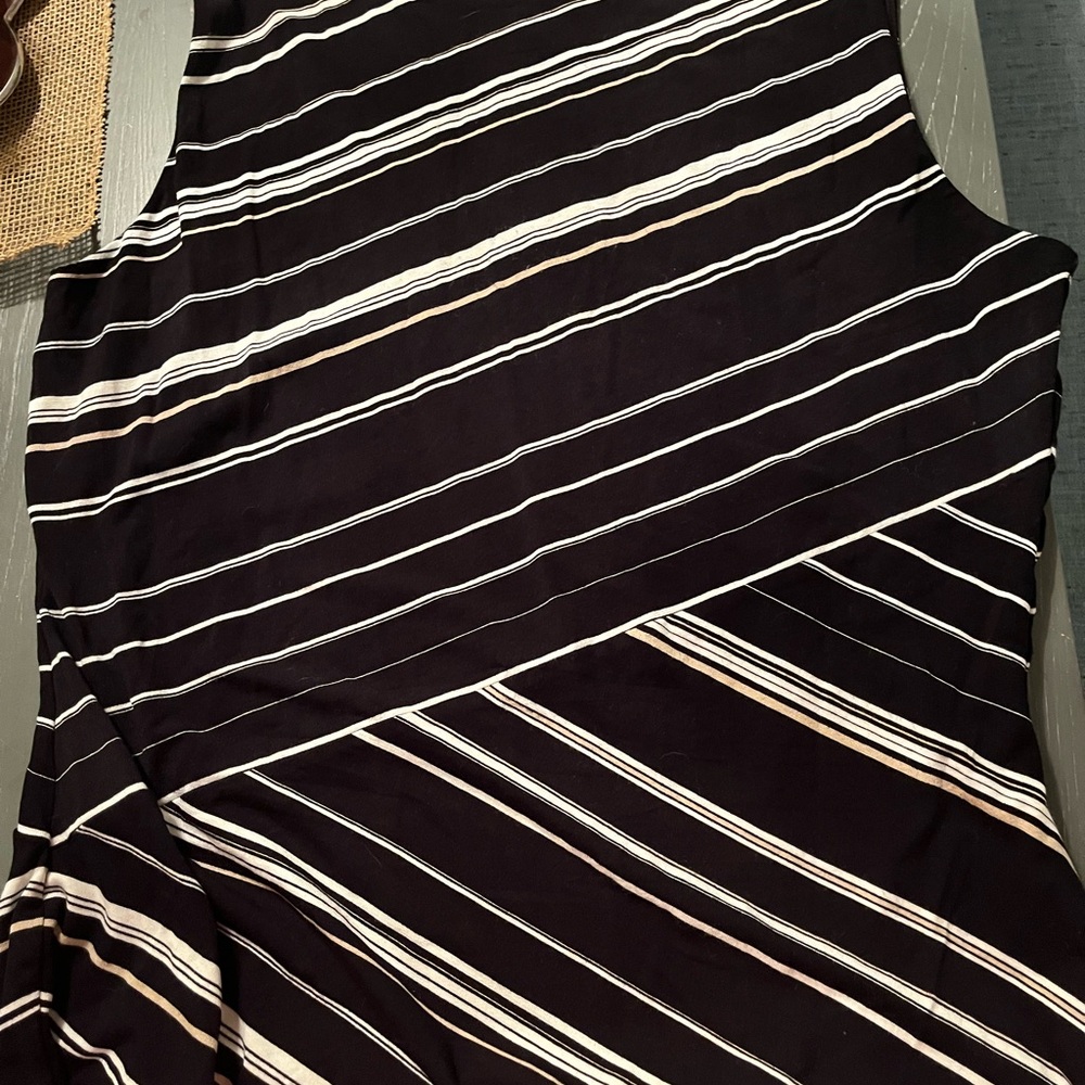 Chic Black and White Striped sleeveless top